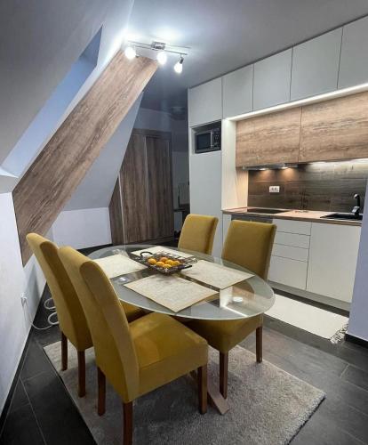 SKY PEAK KRALJEVI CARDACI APARTMENT Kopaonik Vikend naselje stan na dan smestaj bazen spa sauna