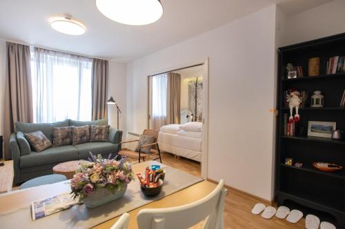 Cardak u Sumi Forest house Kopaonik Vikend naselje stan na dan smestaj brvnara sa kaminom rostilj